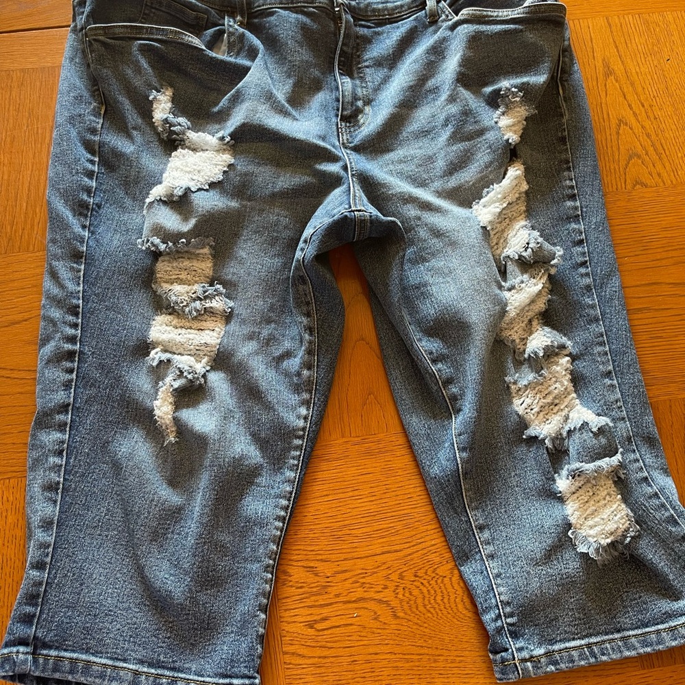 VENUS Blue Distressed Ankle Jeans